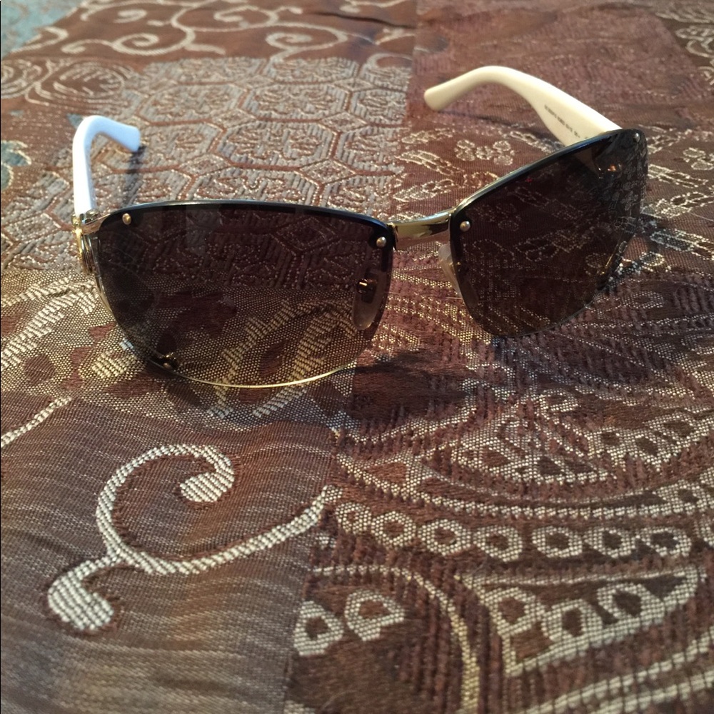 Gucci sunglasses with rhinestone side logo.